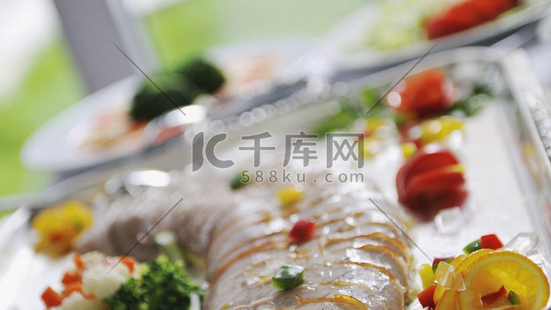 餐饮加盟与直营：模式差异与选择考量